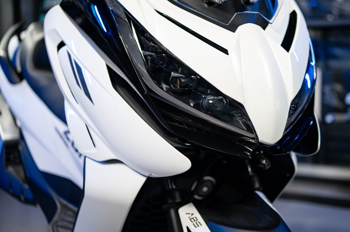 &lsquo;Vua xe ga&rsquo; mới ch&iacute;nh thức ra mắt khắc chế cứng cả Honda SH v&agrave; SH Mode: C&oacute; m&agrave;n TFT khủng, gi&aacute; dễ mua