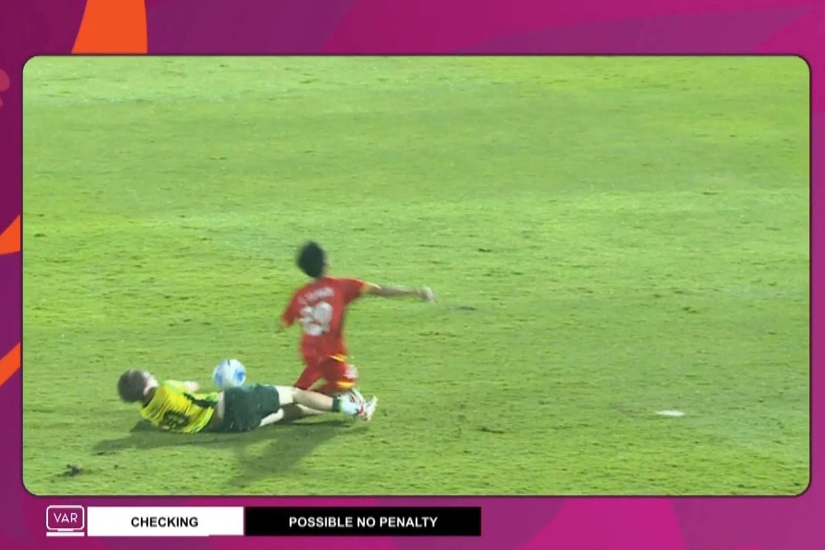 L&yacute; do U17 Việt Nam bị từ chối quả penalty ở trận gặp U17 Australia