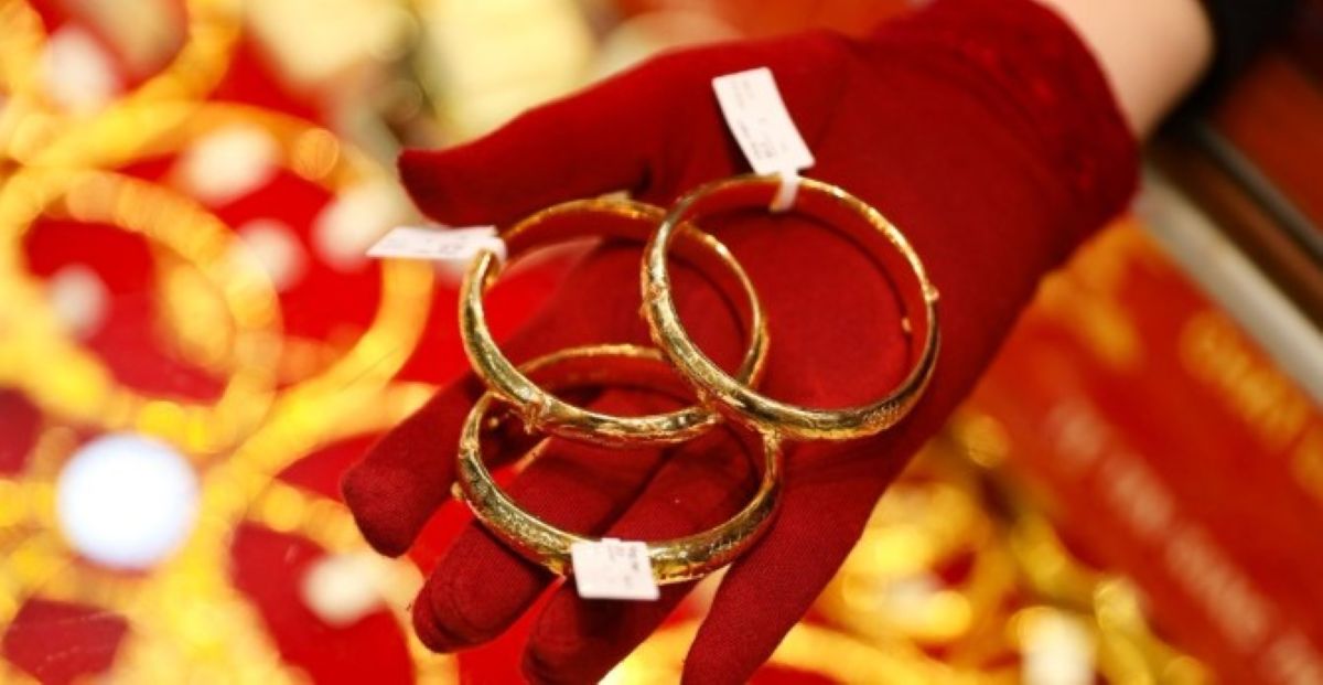 Gi&aacute; v&agrave;ng h&ocirc;m nay 22/4: Bảng gi&aacute; v&agrave;ng miếng SJC v&agrave;ng nhẫn 9999 \'quay xe\' giảm lại tăng chỉ trong v&agrave;i giờ