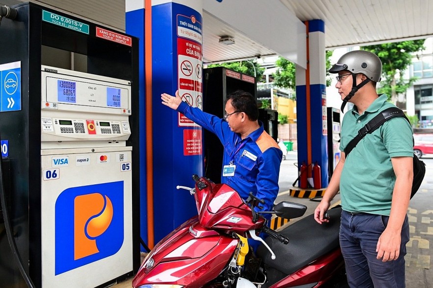 Gi&aacute; xăng dầu 22/4: Dầu diesel đ&atilde; giảm gần 20.000 đồng/L, RON 95 rẻ, gi&aacute; lăn b&aacute;nh Veloz Cross ra sao?