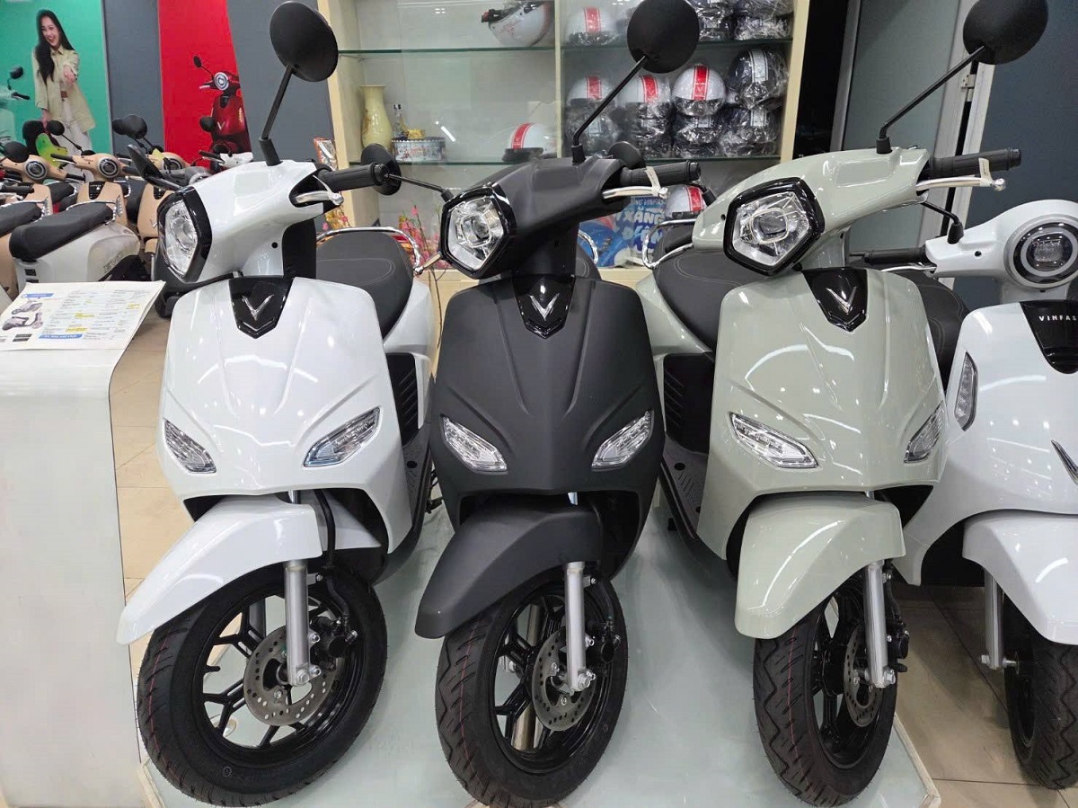 Bảng gi&aacute; xe m&aacute;y điện VinFast cuối th&aacute;ng 4/2026 chỉ hơn 10 triệu đồng: Kh&aacute;ch săn đ&oacute;n hơn xe m&aacute;y Honda
