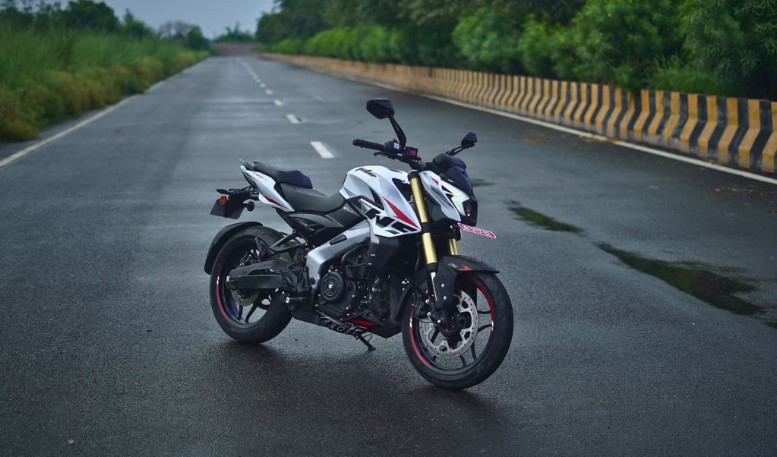 &lsquo;Vua c&ocirc;n tay&rsquo; 350cc mới ch&iacute;nh thức ra mắt: Cao cấp hơn Yamaha Exciter v&agrave; Winner R, gi&aacute; 47 triệu đồng ảnh 4