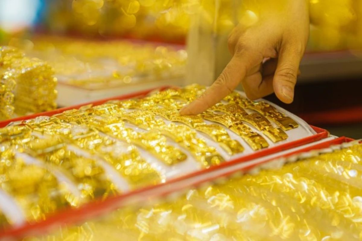 Gi&aacute; v&agrave;ng h&ocirc;m nay 23/4: Giảm s&acirc;u tới gần 1 triệu đồng, thị trường xuất hiện \'điểm lệch\' bất thường