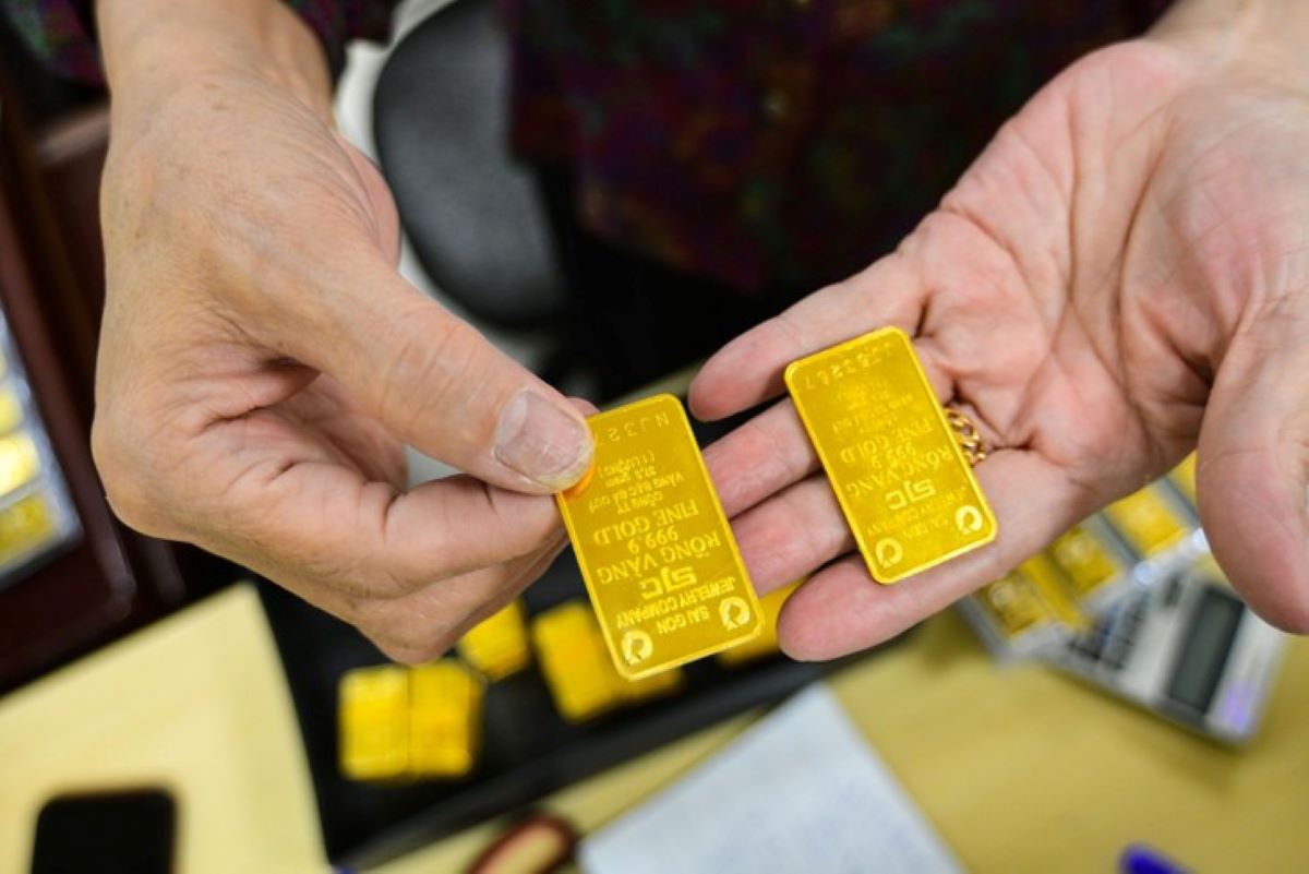 Gi&aacute; v&agrave;ng h&ocirc;m nay 23/4: Lao dốc kh&ocirc;ng phanh, khoảng c&aacute;ch nội &ndash; ngoại thu hẹp kỷ lục