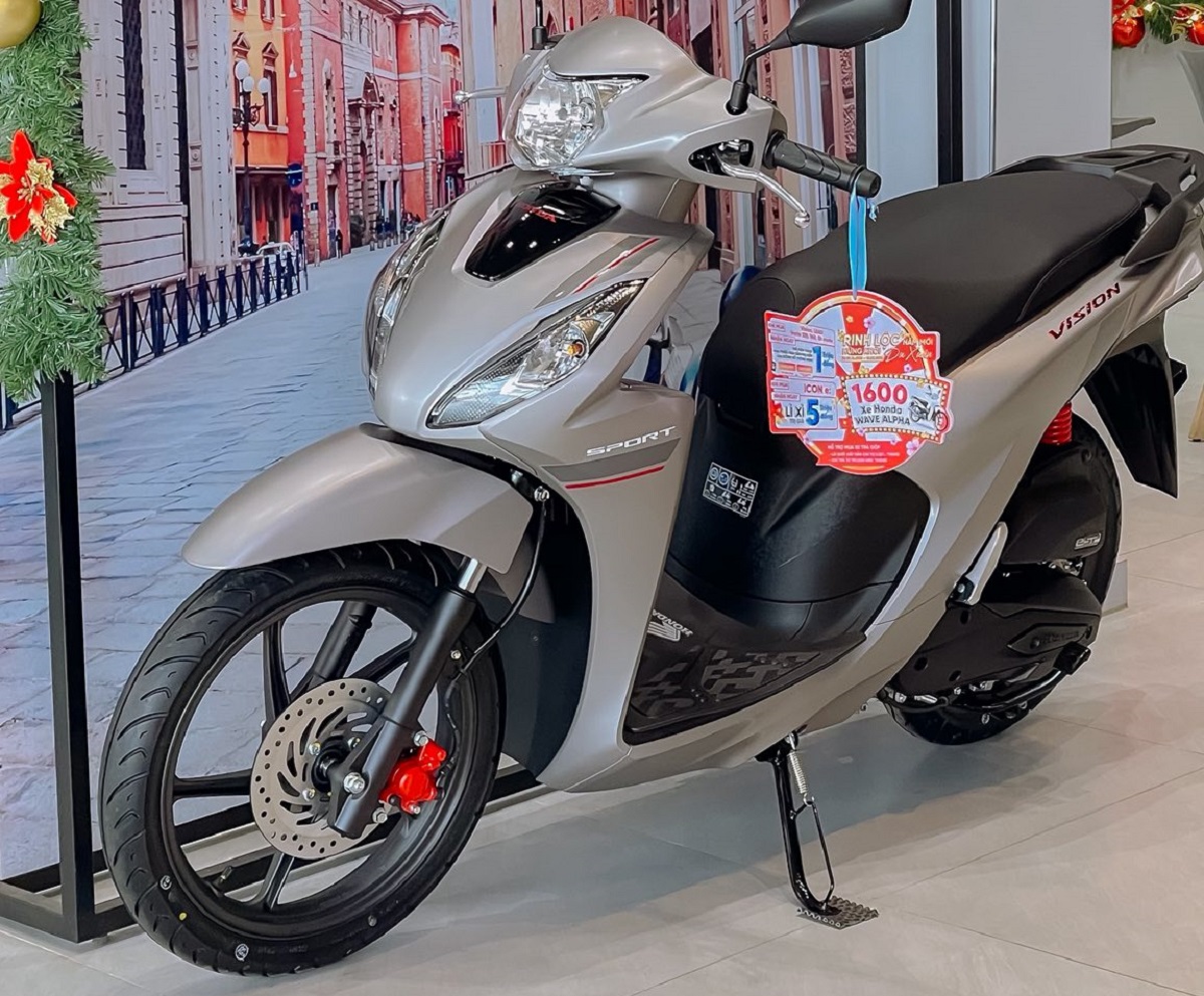 Bảng gi&aacute; xe Honda Vision 2026 cuối th&aacute;ng 4/2026: \'Lao dốc\' cực mạnh, quyết kh&ocirc;ng để xe điện vượt mặt