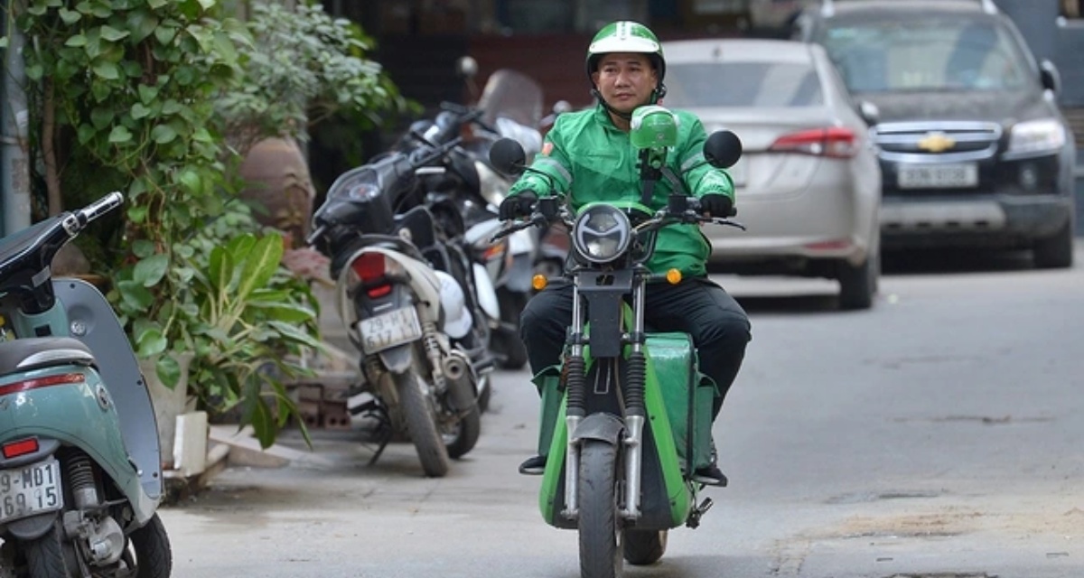 Gi&aacute; xăng dầu h&ocirc;m nay 23/4 l&ecirc;n xuống li&ecirc;n tục, Grab th&ocirc;ng b&aacute;o tăng phụ ph&iacute; từ 28/4 v&igrave; hết \'gồng\' nổi, mức tăng bao nhi&ecirc;u?