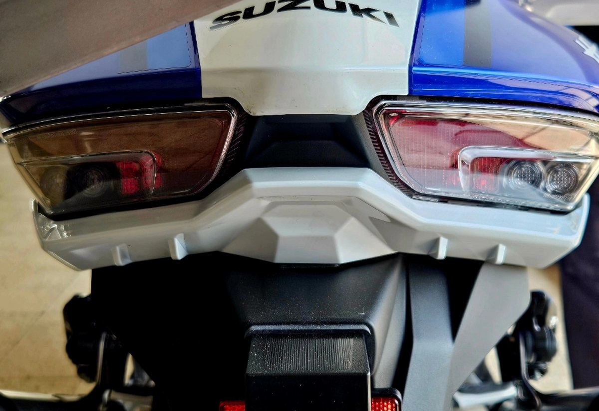 Suzuki ch&iacute;nh thức ra mắt &lsquo;huyền thoại c&ocirc;n tay&rsquo; si&ecirc;u kinh điển: Thiết kế đẹp vượt thời gian, gi&aacute; mềm