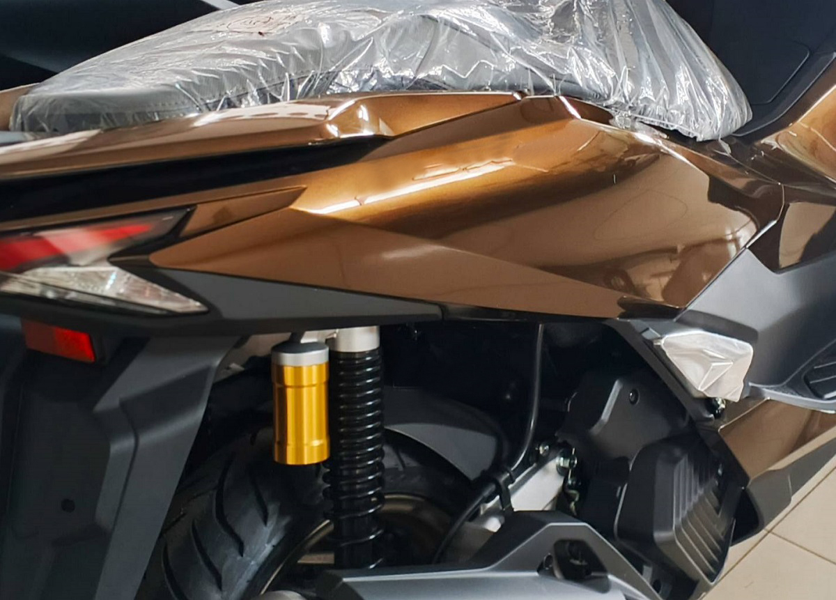 Honda ch&iacute;nh thức mở b&aacute;n &lsquo;vua xe ga&rsquo; 160cc mới gi&aacute; 54 triệu đồng: Thiết kế đẹp hơn Air Blade v&agrave; Vario