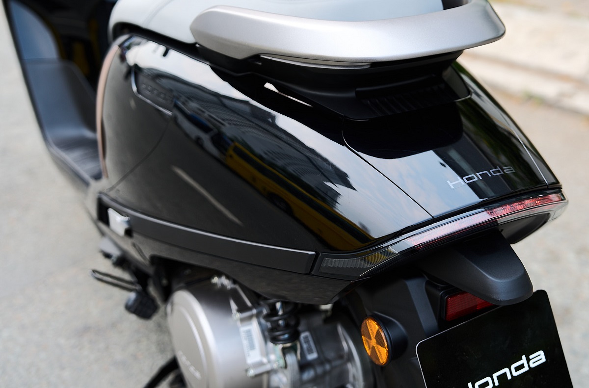 Tin n&oacute;ng xăng dầu đ&ecirc;m 24/4: RON 95 cực rẻ, Honda tung xe m&aacute;y mới kh&ocirc;ng cần đổ xăng gi&aacute; 58 triệu đồng