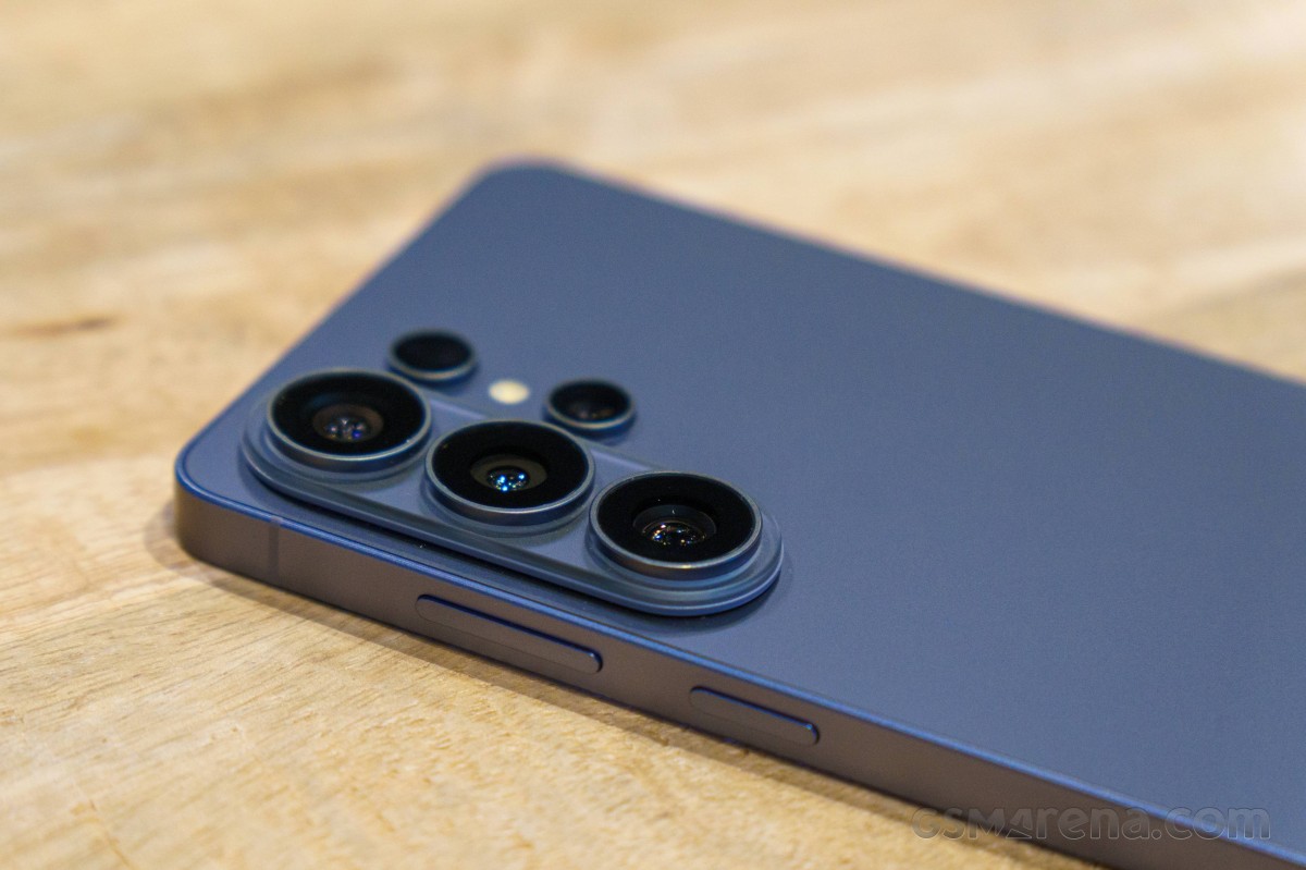 Gi&aacute; xăng dầu h&ocirc;m nay chiều 26/4: Xăng RON95, dầu Diesel vẫn rẻ, điện thoại Samsung ra sao