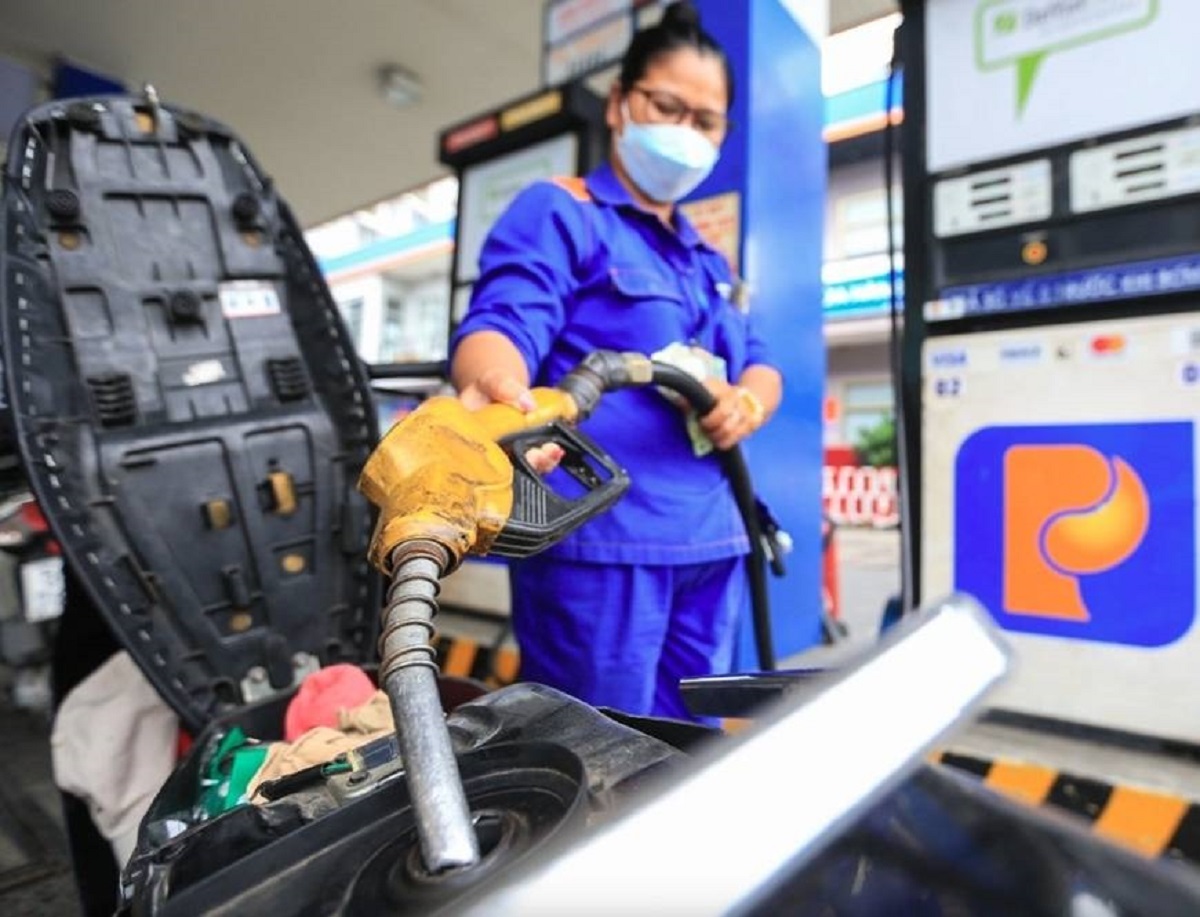 Gi&aacute; xăng dầu s&aacute;ng nay 26/4: RON 95 rẻ \'kh&ocirc;ng tin nổi\', bảng gi&aacute; đầy b&igrave;nh xe m&aacute;y Yamaha tại Việt Nam