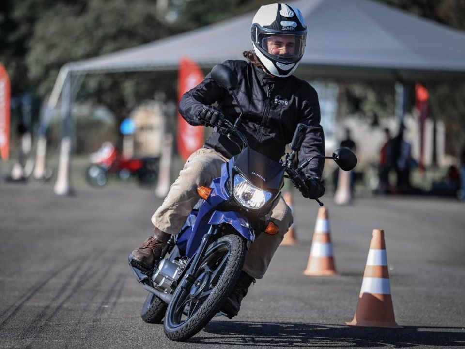 Honda ch&iacute;nh thức ra mắt &lsquo;xe số quốc d&acirc;n&rsquo; 110cc gi&aacute; rẻ mới, thiết kế 'n&eacute;t' hơn Future, trang bị &aacute;t v&iacute;a Wave Alpha v&agrave; RSX ảnh 2