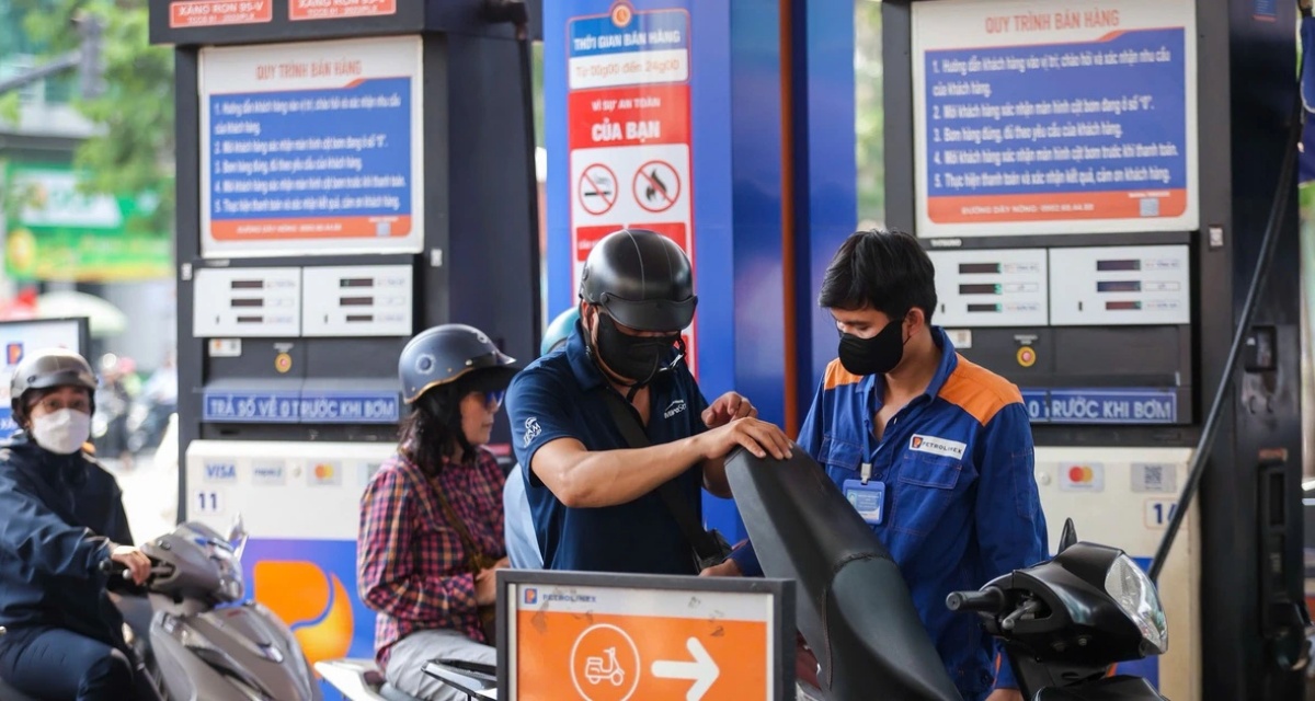 Gi&aacute; xăng dầu h&ocirc;m nay 28/4: Thế giới tăng nhiều phi&ecirc;n li&ecirc;n tiếp, RON 95, diesel điều chỉnh trước lễ thế n&agrave;o? 