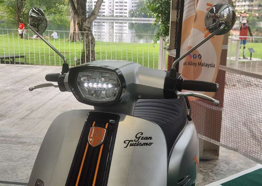 &lsquo;Vua xe ga&rsquo; mới của Anh Quốc ch&iacute;nh thức ra mắt: C&oacute; ABS 2 k&ecirc;nh như Honda SH, gi&aacute; rẻ hơn 20 triệu đồng