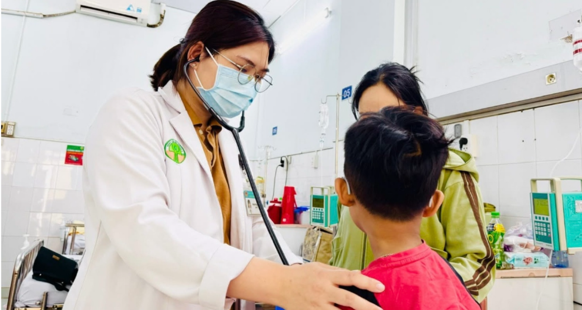 Vụ ngộ độc thực phẩm ở trường tiểu học TPHCM: Số ca tiếp tục tăng, xuất hiện trường hợp nặng