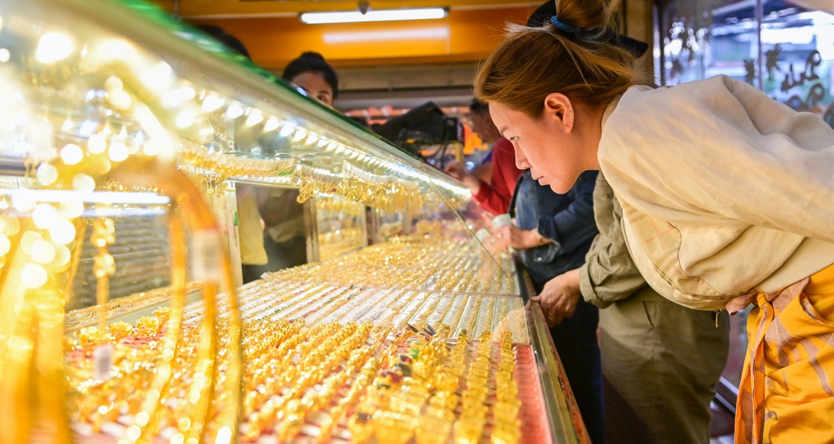 Gi&aacute; v&agrave;ng h&ocirc;m nay 29/4 lập đỉnh, nhu cầu v&agrave;ng của Việt Nam thấp nhất khu vực, nh&agrave; đầu tư chuyển sang sản phẩm kh&aacute;c 