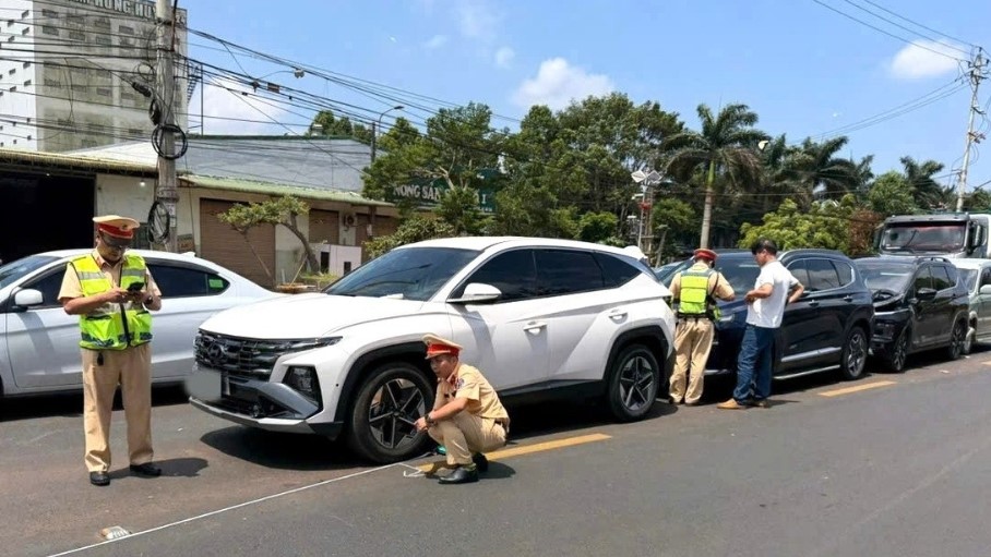 Hiện trường 12 &ocirc; t&ocirc; va chạm ở Đắk Lắk ng&agrave;y 30/4, c&ocirc;ng an th&ocirc;ng tin n&oacute;ng về tai nạn li&ecirc;n ho&agrave;n