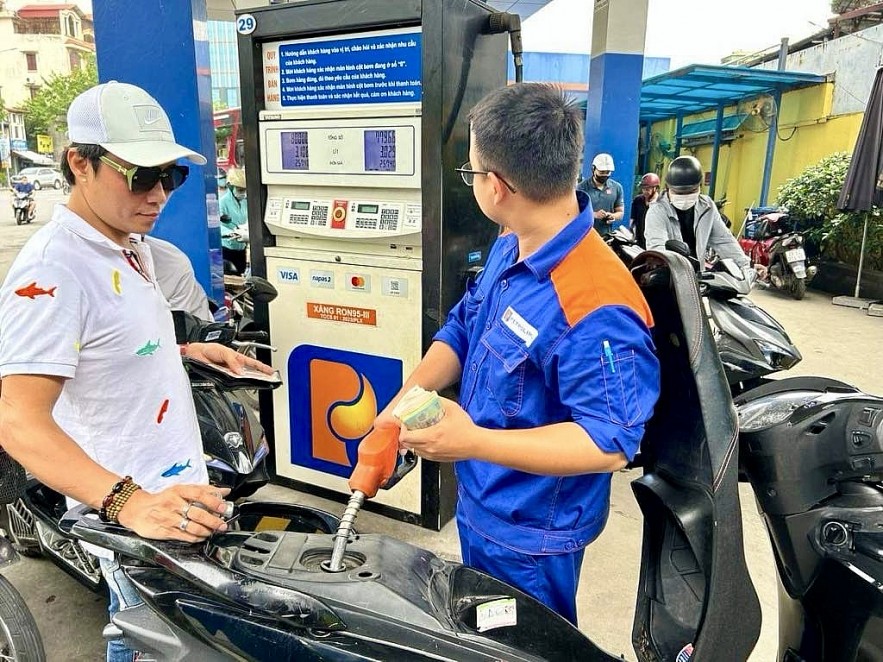 Gi&aacute; xăng dầu h&ocirc;m nay 1/5: Xăng RON 92 v&agrave; RON 95 &lsquo;b&aacute;n như biếu&rsquo;, bảng gi&aacute; &lsquo;đầy b&igrave;nh&rsquo; c&aacute;c mẫu xe ga 125cc phổ biến
