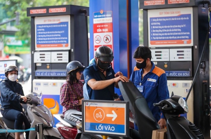 Tin &lsquo;n&oacute;ng&rsquo; gi&aacute; xăng dầu tối 30/4: Xăng RON 92 v&agrave; RON 95 duy tr&igrave; mức rẻ, xe m&aacute;y kh&ocirc;ng cần xăng mới ra mắt với gi&aacute; &lsquo;mềm&rsquo; ảnh 1