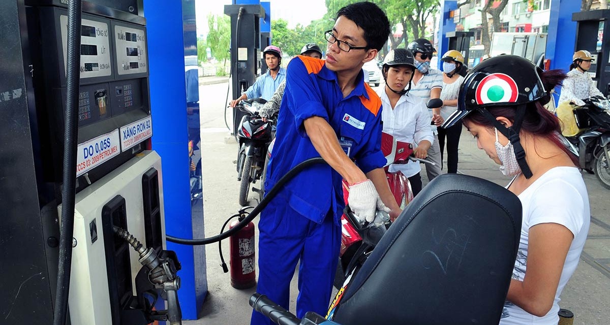 Gi&aacute; xăng dầu h&ocirc;m nay (s&aacute;ng 1/5): RON92, RON95, diesel thấp hơn nhiều nước, xăng dầu nhận \'đặc quyền\' tới hết th&aacute;ng 6