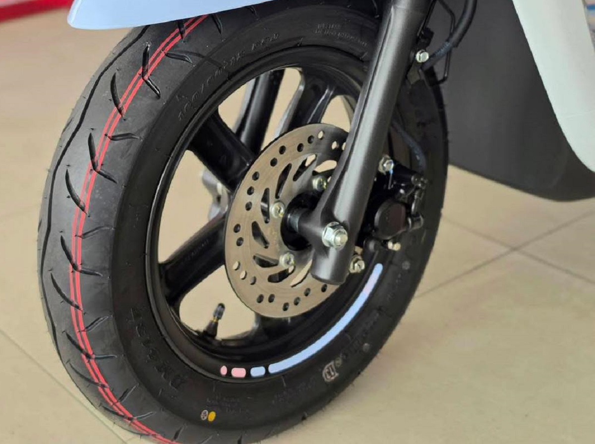 Tin \'n&oacute;ng\' gi&aacute; xăng dầu: RON 95 &lsquo;rẻ bất ngờ&rsquo;, Honda liền tung xe m&aacute;y mới đổ được cả xăng E10 v&agrave; E20