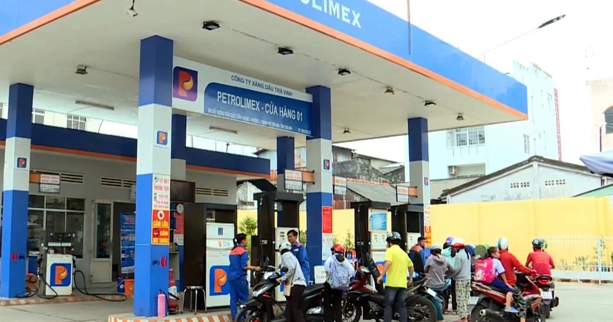 Gi&aacute; xăng dầu h&ocirc;m nay 3/5: Dầu diesel &lsquo;rẻ như b&egrave;o&rsquo;, xăng RON 92 v&agrave; RON 95 &lsquo;b&aacute;n như cho&rsquo;, gi&aacute; lăn b&aacute;nh Toyota Fortuner