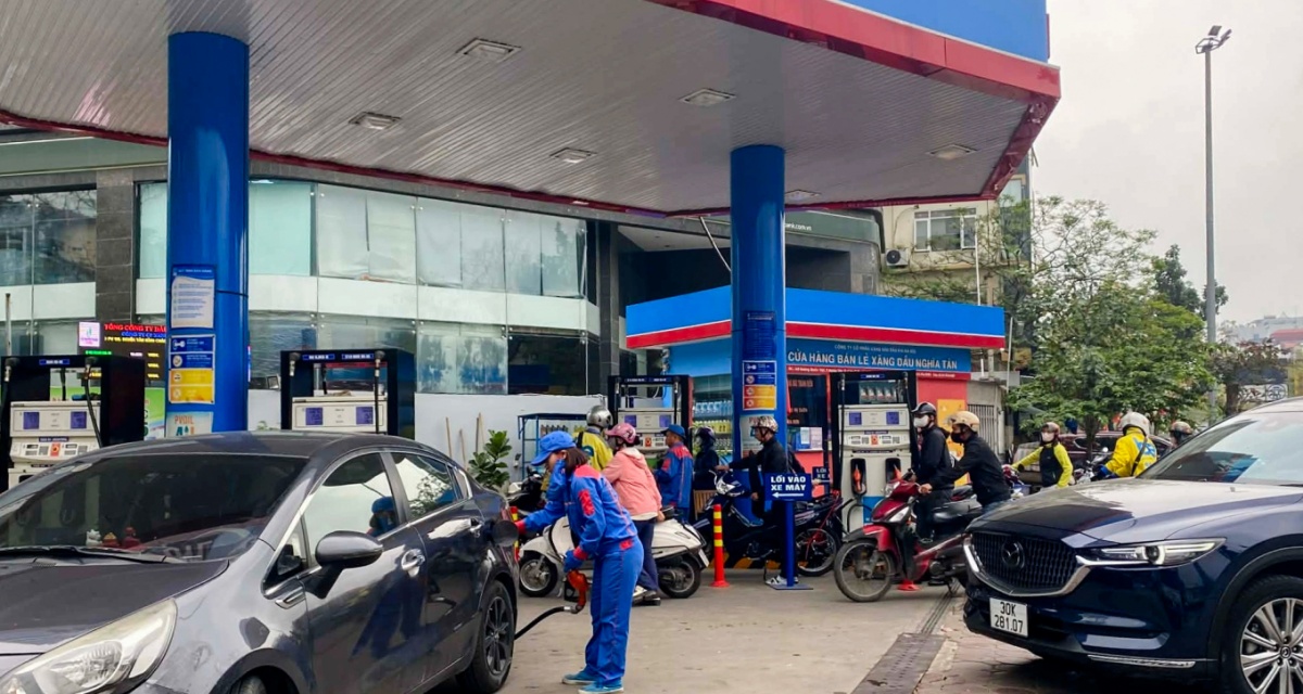 Gi&aacute; xăng dầu h&ocirc;m nay 2/5: RON92, RON95, diesel rẻ, dầu thế giới lao dốc phi&ecirc;n cuối tuần, dự b&aacute;o c&oacute; thể tăng trở lại? 