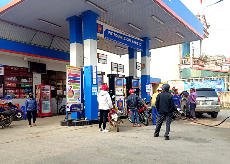 Gi&aacute; xăng dầu chiều nay 4/5: Dầu diesel, xăng RON 92 v&agrave; RON 95 đồng loạt ở mức rất rẻ, gi&aacute; lăn b&aacute;nh Honda CR-V giảm mạnh