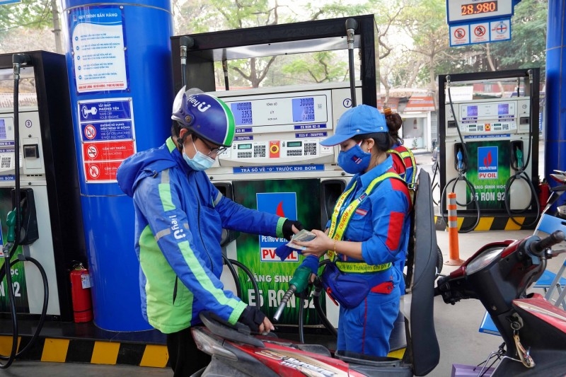 Gi&aacute; xăng dầu trưa nay 4/5: Dầu diesel rẻ, xăng RON 92 v&agrave; RON 95 thấp hơn &lsquo;đỉnh&rsquo; gần 10.000 đồng/l&iacute;t, gi&aacute; Honda City mềm