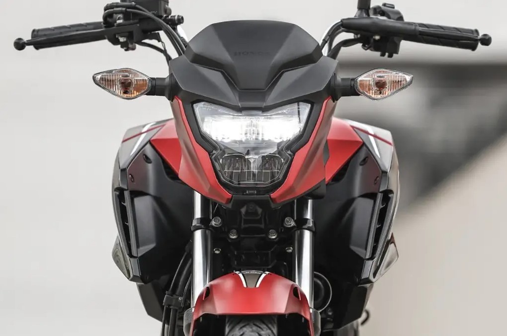 Kh&aacute;ch h&agrave;ng &ugrave;n &ugrave;n săn đ&oacute;n &lsquo;vua c&ocirc;n tay&rsquo; 160cc của Honda v&igrave; gi&aacute; qu&aacute; rẻ, thiết kế kh&aacute;c biệt Winner R v&agrave; Yamaha Exciter ảnh 2