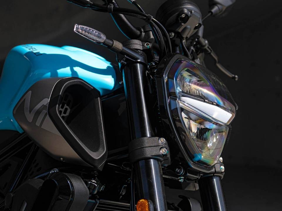&lsquo;Vua c&ocirc;n tay&rsquo; 125cc mới ch&iacute;nh thức ra mắt với gi&aacute; rẻ: Ph&acirc;n kh&uacute;c kh&aacute;c Yamaha Exciter, c&oacute; ABS 2 k&ecirc;nh &aacute;t v&iacute;a Honda Winner R ảnh 6