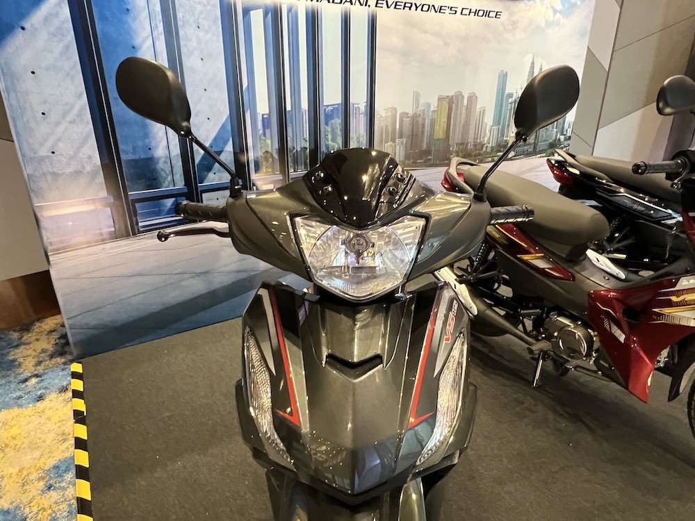 Tin xe hot 6/5: Honda tr&igrave;nh l&agrave;ng &lsquo;vua c&ocirc;n tay&rsquo; mới gi&aacute; rẻ, ph&acirc;n kh&uacute;c kh&aacute;c Winner R v&agrave; Yamaha Exciter, c&oacute; phanh ABS ảnh 2