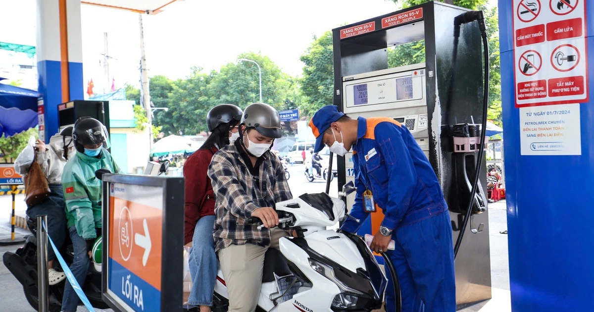 Bảng gi&aacute; xăng dầu s&aacute;ng nay 8/5: Tăng giảm \'ch&oacute;ng mặt\', gi&aacute; đầy b&igrave;nh Honda SH, Air Blade chỉ hơn 100.000 đồng