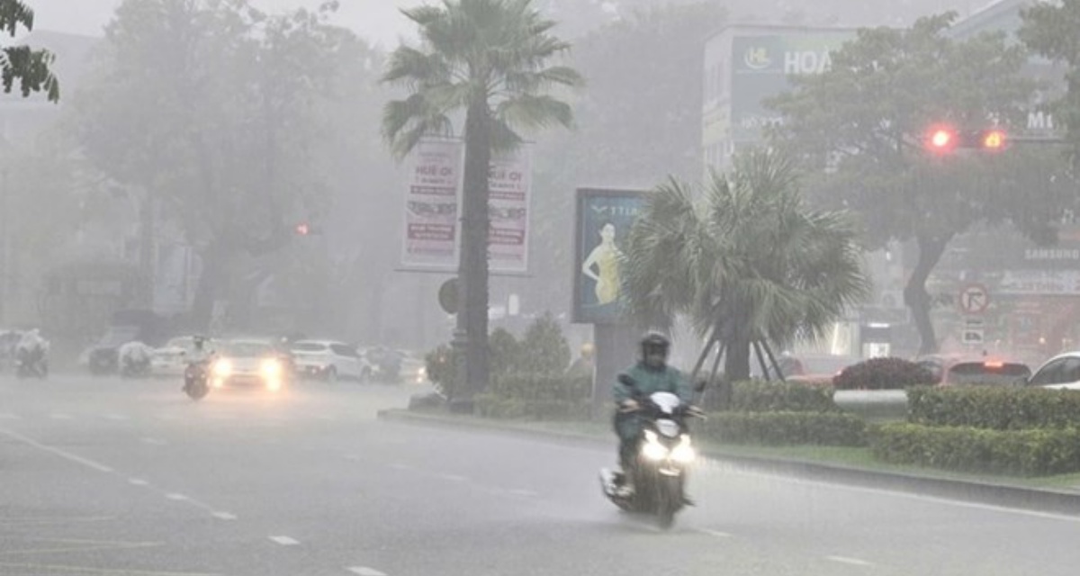 Dự b&aacute;o thời tiết mới nhất: Kh&ocirc;ng kh&iacute; lạnh dồn xuống miền Bắc từ đ&ecirc;m 7/5, cảnh b&aacute;o khu vực c&oacute; nguy cơ mưa cực đoan? 
