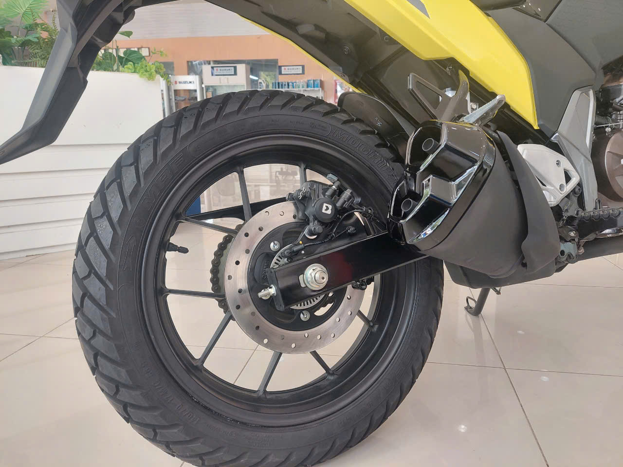 Suzuki ch&iacute;nh thức ra mắt &lsquo;vua c&ocirc;n tay&rsquo; mới ph&acirc;n kh&uacute;c cao cấp hơn Yamaha Exciter v&agrave; Honda Winner R, c&oacute; ABS 2 k&ecirc;nh, gi&aacute; rẻ