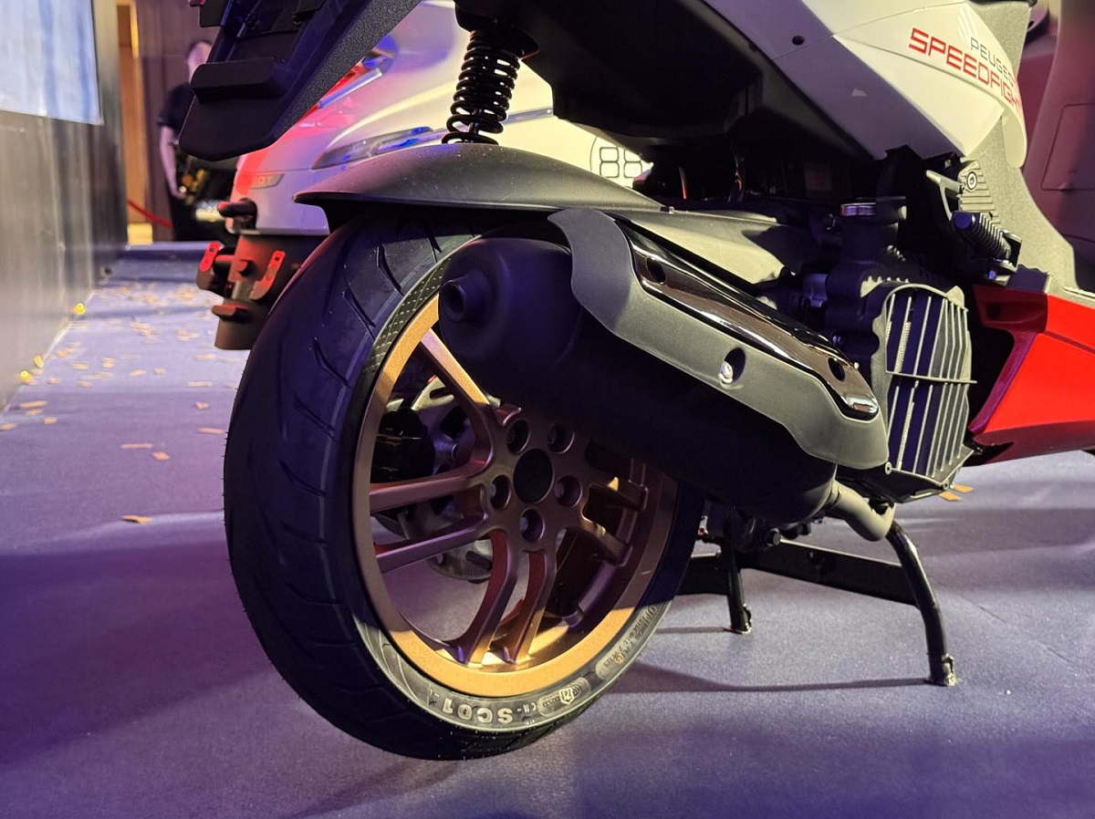 &lsquo;Vua xe ga&rsquo; 150cc mới ch&iacute;nh thức ra mắt gi&aacute; 57 triệu đồng: Thiết kế đẹp hơn Honda Air Blade v&agrave; Vario