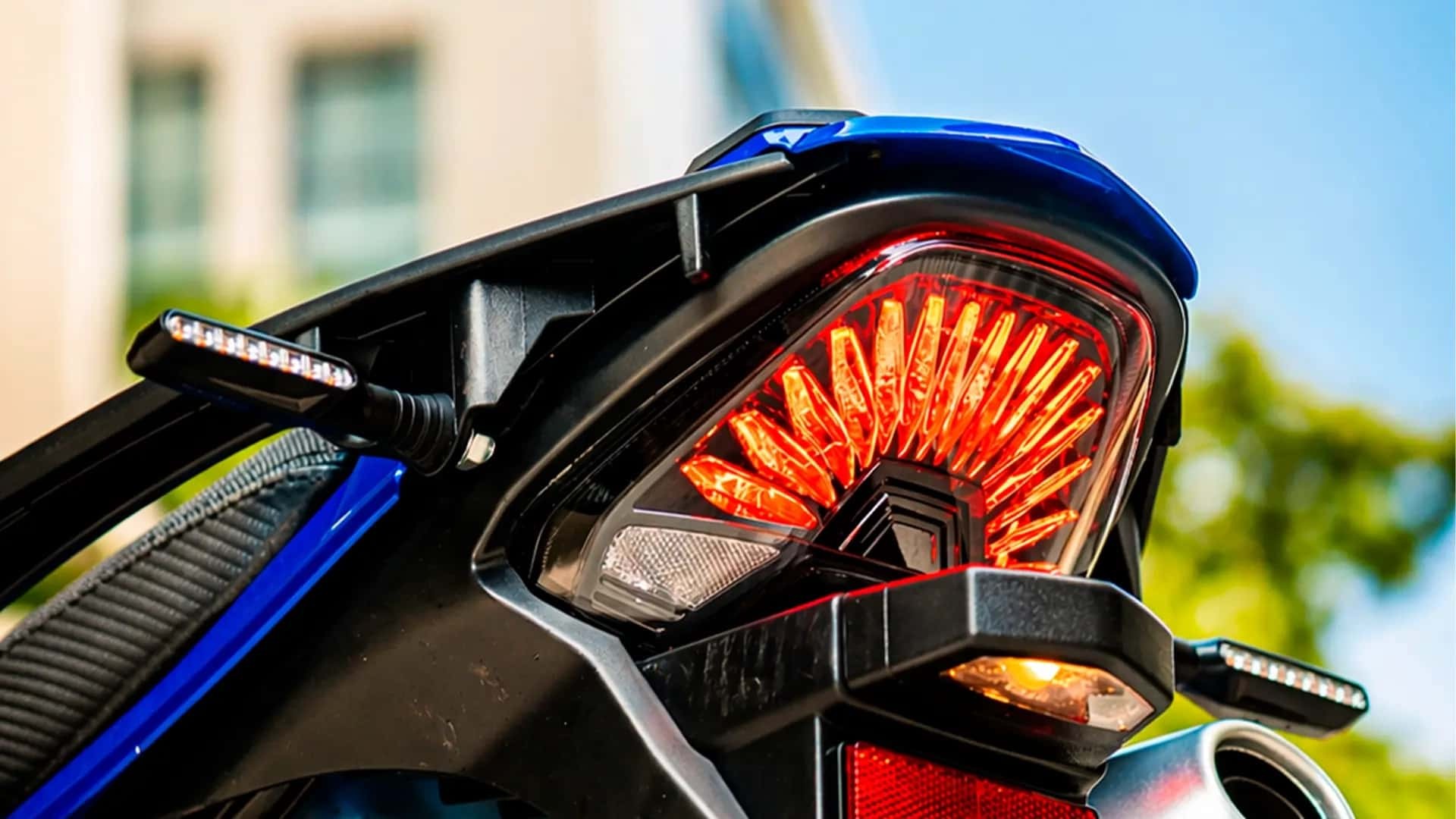 Ch&iacute;nh thức ra mắt &lsquo;vua c&ocirc;n tay&rsquo; mới ph&acirc;n kh&uacute;c tr&ecirc;n Yamaha Exciter v&agrave; Honda Winner R: Gi&aacute; mềm, c&oacute; ABS 2 k&ecirc;nh ảnh 3