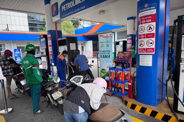 Tin xe trưa 8/5: Suzuki ch&iacute;nh thức ra mắt &lsquo;&ocirc;ng ho&agrave;ng c&ocirc;n tay&rsquo; 249cc gi&aacute; rẻ mới, ph&acirc;n kh&uacute;c tr&ecirc;n Winner R v&agrave; Exciter ảnh 2