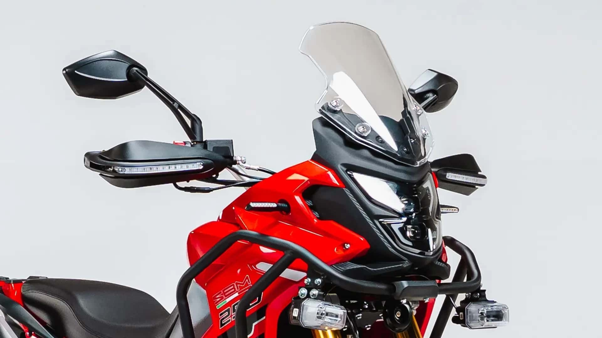 Tin xe trưa 8/5: Suzuki ch&iacute;nh thức ra mắt &lsquo;&ocirc;ng ho&agrave;ng c&ocirc;n tay&rsquo; 249cc gi&aacute; rẻ mới, ph&acirc;n kh&uacute;c tr&ecirc;n Winner R v&agrave; Exciter ảnh 3