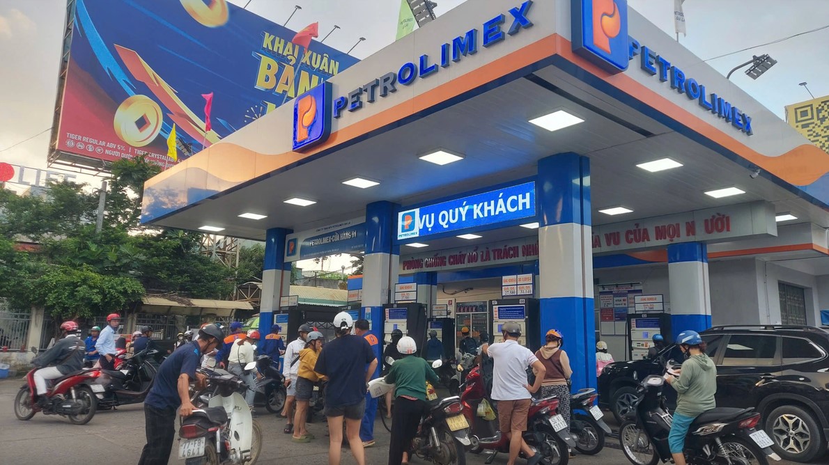 Gi&aacute; xăng RON 92 v&agrave; RON 95 chiều h&ocirc;m nay 10/5 &lsquo;rẻ như rau&rsquo;, gi&aacute; dầu diesel tụt &lsquo;thảm&rsquo;, gi&aacute; &lsquo;đầy b&igrave;nh&rsquo; c&aacute;c mẫu xe ga 125cc
