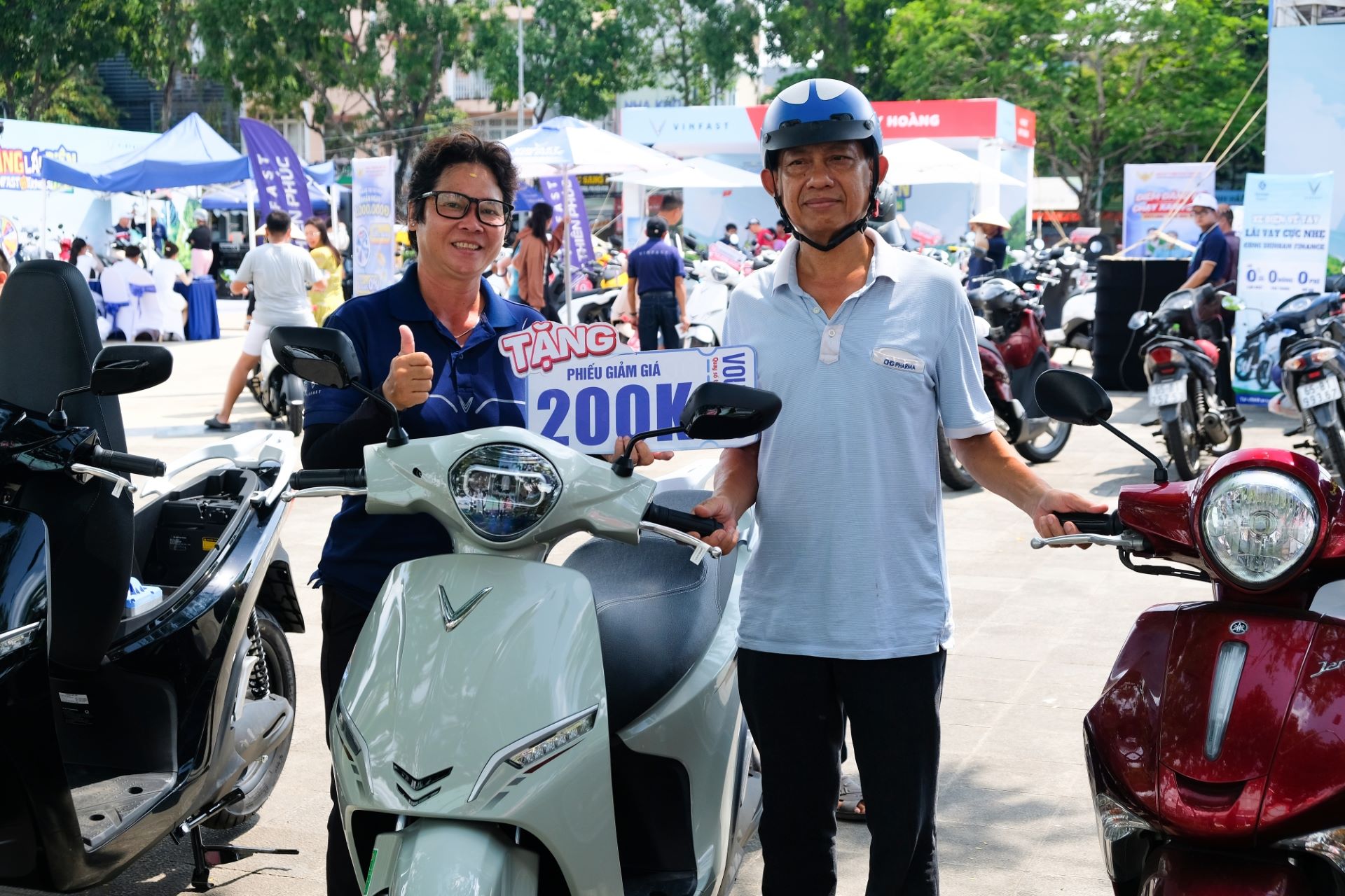 Đổi xe ngay tại chỗ: Người Cần Thơ &lsquo;xuống tiền&rsquo; nhanh gọn với xe điện đổi pin VinFast