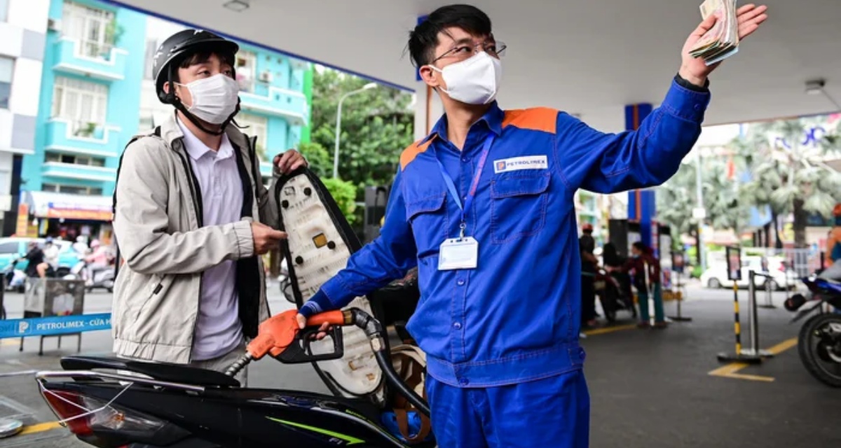 Gi&aacute; xăng dầu h&ocirc;m nay 11/5: Dầu thế giới tăng nhẹ, trong nước dầu diesel hạ nhanh