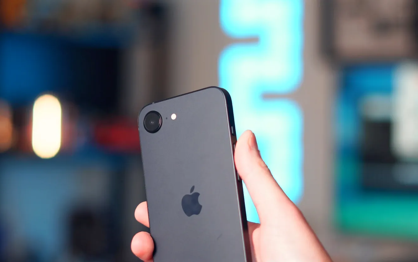 Apple tất tay, sắp ra mắt iPhone Neo với gi&aacute; si&ecirc;u rẻ?