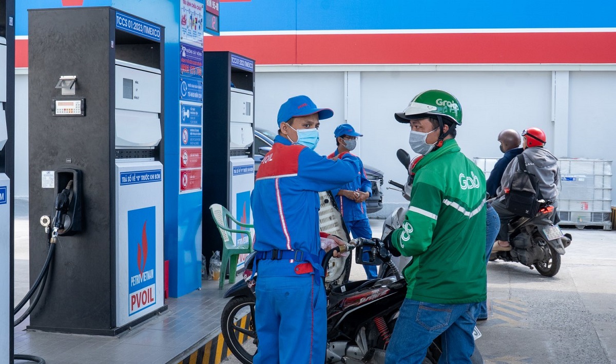 N&Oacute;NG: Xăng RON 95 ch&iacute;nh thức &lsquo;khai tử&rsquo; tại gần 1.000 cửa h&agrave;ng PV OIL từ 15/5, xăng E10 sẽ &lsquo;l&ecirc;n ng&ocirc;i&rsquo;