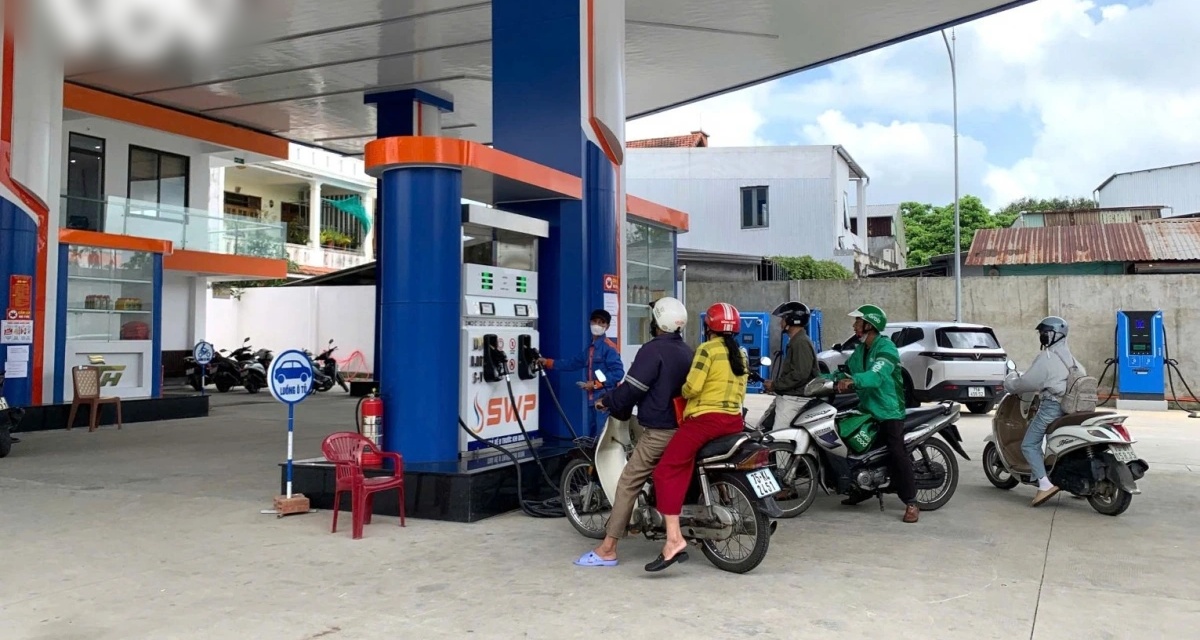 Gi&aacute; xăng dầu h&ocirc;m nay 12/5 đổi chiều, RON 95 giữ mốc cao, dầu diesel mạnh giảm sau kỳ điều h&agrave;nh
