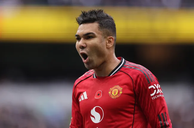 Casemiro chỉ ra &ldquo;vấn đề lớn&rdquo; của Man Utd, ủng hộ Michael Carrick l&agrave;m HLV trưởng
