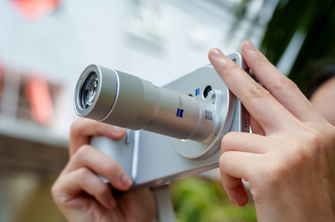 Cận cảnh Vivo X300 Ultra gi&aacute; 50 triệu: \'Qu&aacute;i vật\' nhiếp ảnh 200MP vừa mở b&aacute;n tại Việt Nam