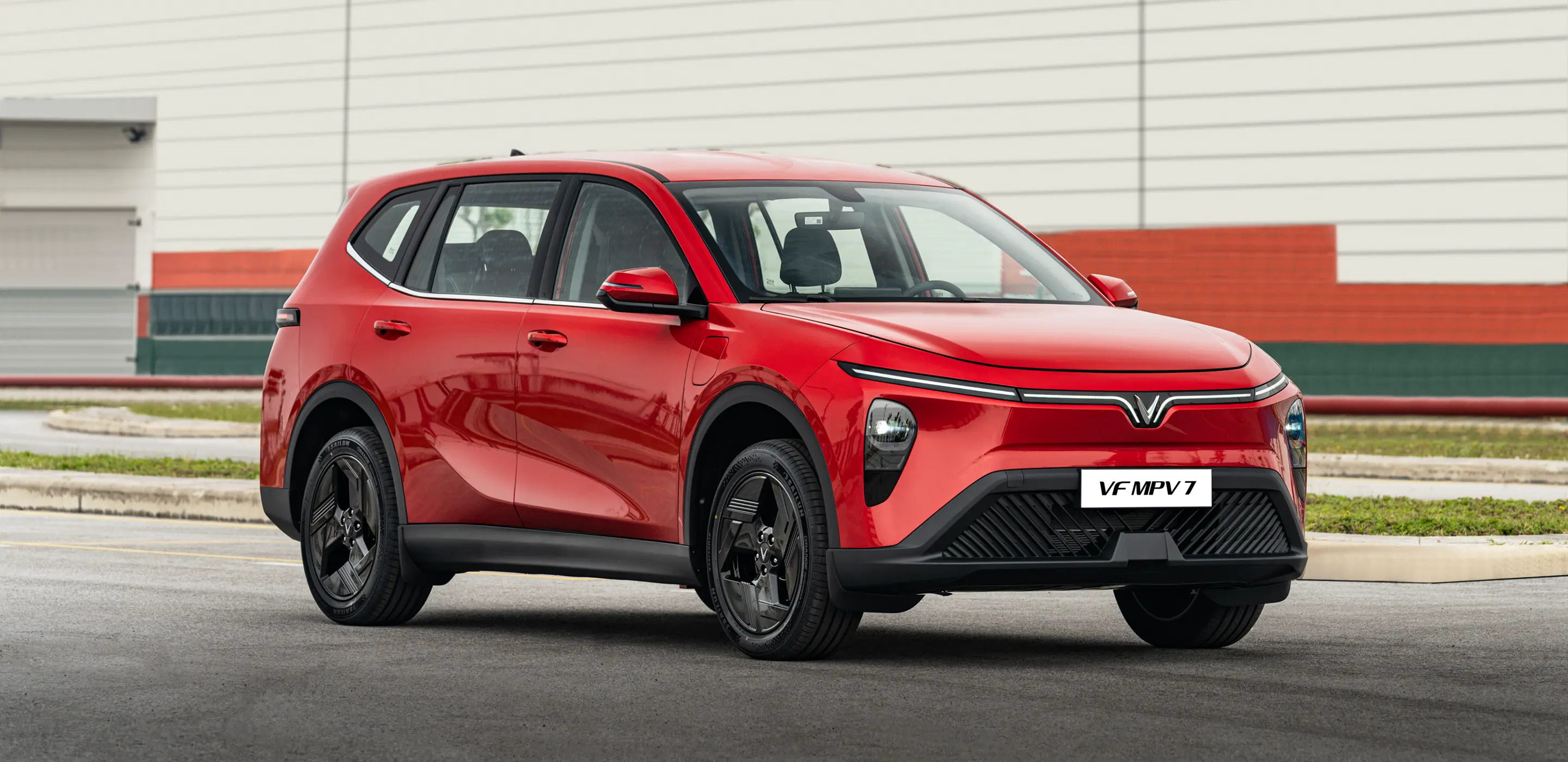 VinFast VF MPV 7 – mẫu xe cho gia đình gây chú ý: Rộng rãi như Carnival ...