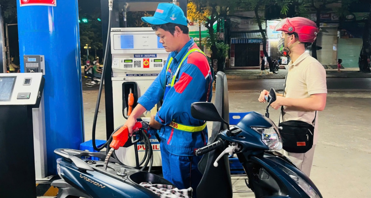 Gi&aacute; xăng dầu h&ocirc;m nay (trưa 14/5): Dầu Brent giảm hơn 2%, dầu diesel v&agrave; xăng RON 92 RON95 dự b&aacute;o giảm dưới 300 đồng/l&iacute;t