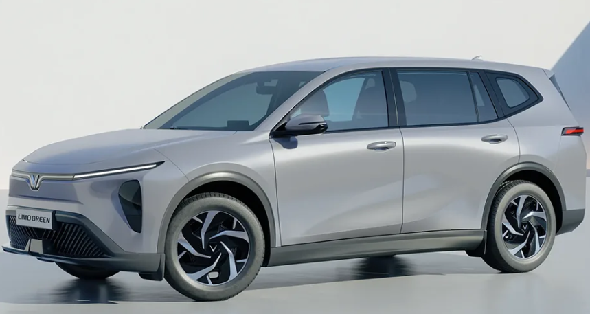 Top 10 &ocirc; t&ocirc; b&aacute;n chạy nhất th&aacute;ng 4: VinFast Limo Green dẫn đầu, Yaris Cross hụt hơi trước xe điện
